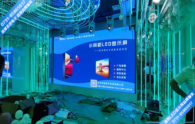 長沙岳陽麓區(qū)某酒店宴會大廳LED顯示屏.jpg 長沙岳陽麓區(qū)某酒店宴會大廳LED顯示屏.jpg